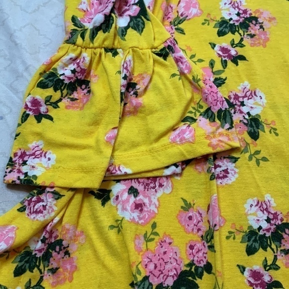 Floral Print Top - Picture 2 of 5